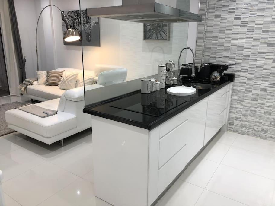 Apartamento Con Impresionantes Vistas Y Piscina أذيخي المظهر الخارجي الصورة